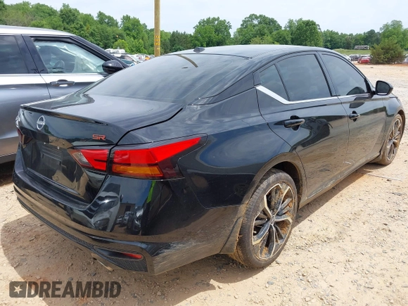 2024 Nissan Altima SR z VIN 1N4BL4CV4RN323262, wystawiony jako IAAI lot #42323966 z przebiegiem 25 124 mil mil oraz . Historia ofert i sprzedaży dostępna na DreamBid. Obrazek 4.