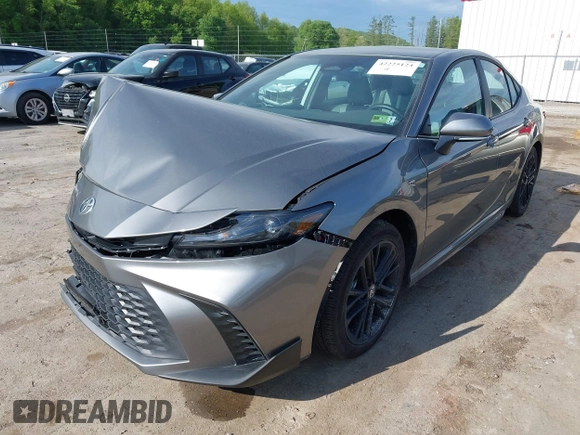 2025 Toyota Camry LE z VIN 4T1DAACK9SU518259, wystawiony jako IAAI lot #42225124 z przebiegiem 222 mil mil oraz . Historia ofert i sprzedaży dostępna na DreamBid. Obrazek 2.