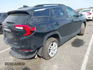 2024 GMC Terrain SLE z VIN 3GKALTEG9RL114196, wystawiony jako IAAI lot #42116149 z przebiegiem 17 048 mil mil oraz . Historia ofert i sprzedaży dostępna na DreamBid. Obrazek 4.