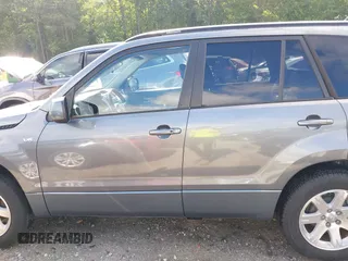 2006 Suzuki Grand Vitara Luxury z VIN JS3TE947864103082, wystawiony jako IAAI lot #42470917 z przebiegiem 155 702 mil mil oraz . Historia ofert i sprzedaży dostępna na DreamBid. Obrazek 15.