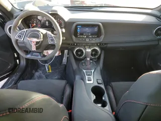 2023 Chevrolet Camaro ZL1 z VIN 1G1FK1R62P0135825, wystawiony jako Copart lot #84081194 z przebiegiem 57 719 mil mil oraz Szkody całkowita. Historia ofert i sprzedaży dostępna na DreamBid. Obrazek 8.