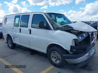 2017 GMC Savana Cargo Van with VIN 1GTW7AFF1H1913587, listed as a IAAI auction lot 40216941 with 269,708 mi miles. Bid and sale history available at carsss.com. Image 1.