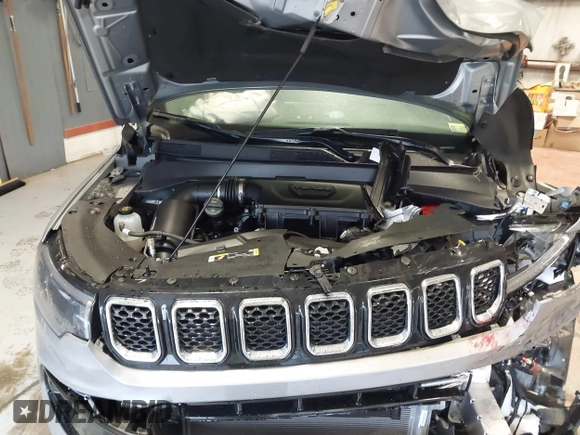 2024 Jeep Compass Limited z VIN 3C4NJDCN3RT578093, wystawiony jako IAAI lot #41567303 z przebiegiem 2 255 mil mil oraz . Historia ofert i sprzedaży dostępna na DreamBid. Obrazek 10.