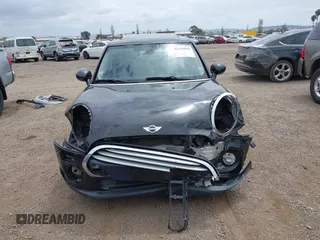 2015 MINI Hardtop 4 Door z VIN WMWXS5C58FT831568, wystawiony jako IAAI lot #42129819 z przebiegiem 76 044 mil mil oraz . Historia ofert i sprzedaży dostępna na DreamBid. Obrazek 13.