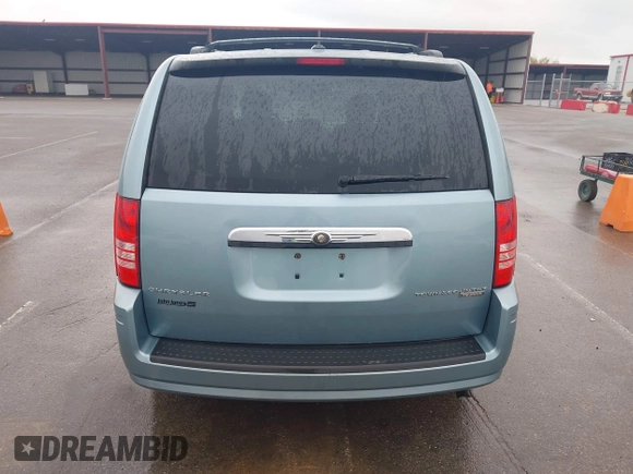 2010 Chrysler Town & Country Touring z VIN 2A4RR5D13AR456900, wystawiony jako IAAI lot #42125829 z przebiegiem 251 276 mil mil oraz . Historia ofert i sprzedaży dostępna na DreamBid. Obrazek 16.