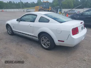 2005 Ford Mustang Deluxe с VIN 1ZVFT80N455143715, выставлен на аукционе IAAI как лот 42439492 с пробегом 131 102 миль миль и . История ставок и продаж доступна на DreamBid. Изображение 3.