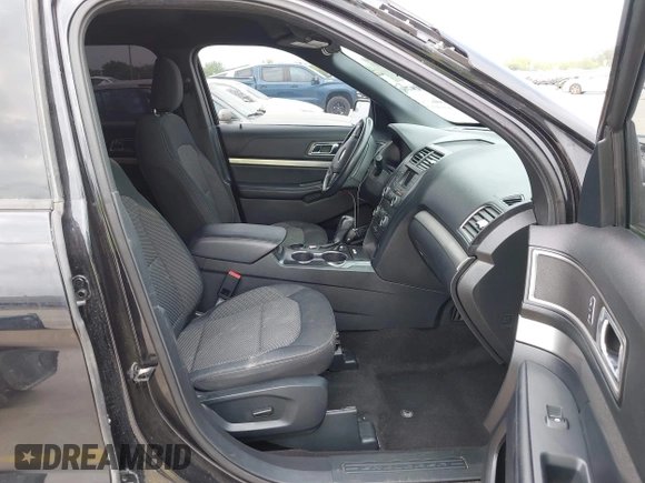 2019 Ford Explorer XLT z VIN 1FM5K7D85KGB06880, wystawiony jako IAAI lot #42158231 z przebiegiem 66 029 mil mil oraz . Historia ofert i sprzedaży dostępna na DreamBid. Obrazek 5.