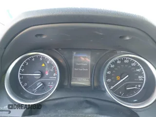 2019 Toyota Camry LE z VIN 4T1B11HK8KU197444, wystawiony jako IAAI lot #41710904 z przebiegiem 137 766 mil mil oraz . Historia ofert i sprzedaży dostępna na DreamBid. Obrazek 7.