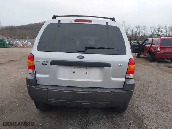 2005 Ford Escape XLT with VIN 1FMYU93125KD27166, listed as a IAAI auction lot 41892715 with 59,067 mi miles. Bid and sale history available at carsss.com. Image 17.
