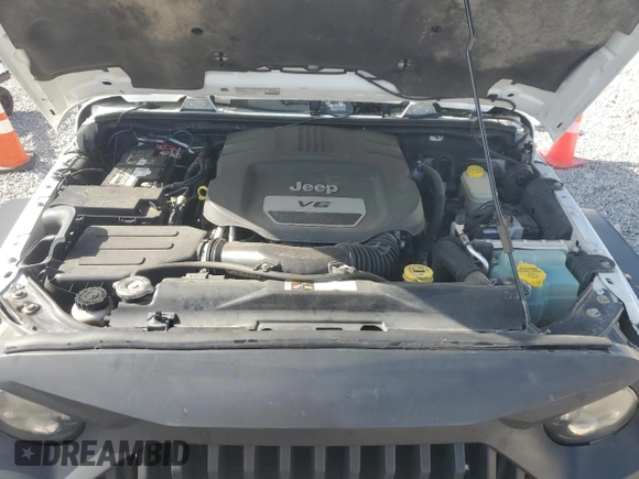 2014 Jeep Wrangler Unlimited Sahara z VIN 1C4HJWEG8EL257437, wystawiony jako Copart lot #55594695 z przebiegiem 157 575 mil mil oraz Czysty tytuł • Clean title. Historia ofert i sprzedaży dostępna na DreamBid. Obrazek 12.