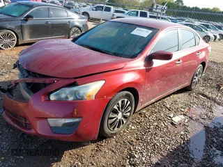 2013 Nissan Altima 2.5 S with VIN 1N4AL3AP3DC918313, listed as a IAAI auction lot 41922755 with 211,236 mi miles and . Bid and sale history available at carsss.com. Image 2.