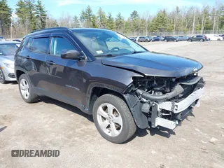 2018 Jeep Compass Latitude z VIN 3C4NJDBB9JT253055, wystawiony jako IAAI lot #42010814 z przebiegiem 83 270 mil mil oraz . Historia ofert i sprzedaży dostępna na DreamBid. Obrazek 1.