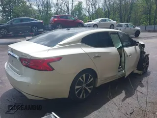 2017 Nissan Maxima SV z VIN 1N4AA6AP3HC434557, wystawiony jako IAAI lot #42203547 z przebiegiem 121 518 mil mil oraz . Historia ofert i sprzedaży dostępna na DreamBid. Obrazek 4.