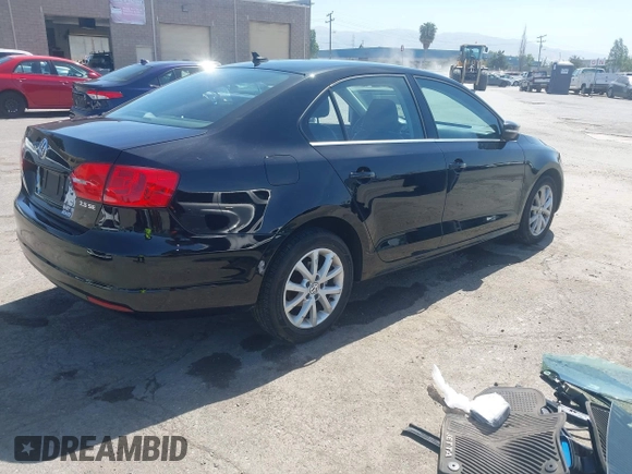 2013 Volkswagen Jetta SE with VIN 3VWDP7AJ7DM369161, listed as a IAAI auction lot 42277592 with 107,609 mi miles and . Bid and sale history available at DreamBid. Image 4.