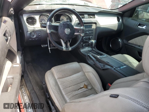 2012 Ford Mustang Premium z VIN 1ZVBP8AM4C5284032, wystawiony jako Copart lot #62140355 z przebiegiem 176 640 mil mil oraz Szkoda całkowita • Salvage title. Historia ofert i sprzedaży dostępna na DreamBid. Obrazek 8.