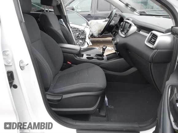 2019 Kia Sorento LX with VIN 5XYPGDA30KG548829, listed as a IAAI auction lot 41560273 with 72,923 mi miles. Bid and sale history available at carsss.com. Image 5.