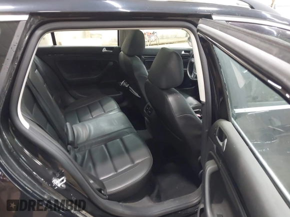 2014 Volkswagen Jetta SportWagen TDI w/Sunroof & Nav with VIN 3VWPL7AJ2EM626110, listed as a IAAI auction lot 42093622 with 115,691 mi miles. Bid and sale history available at carsss.com. Image 7.
