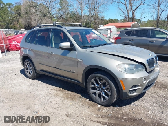 2011 BMW X5 35i z VIN 5UXZV4C57BL415565, wystawiony jako IAAI lot #41864490 z przebiegiem 176 458 mil mil oraz . Historia ofert i sprzedaży dostępna na DreamBid. Obrazek 1.
