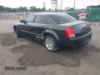 2006 Chrysler 300 Touring z VIN 2C3LA53G36H113174, wystawiony jako IAAI lot #42274652 z przebiegiem 229 422 mil mil oraz . Historia ofert i sprzedaży dostępna na DreamBid. Obrazek 3.