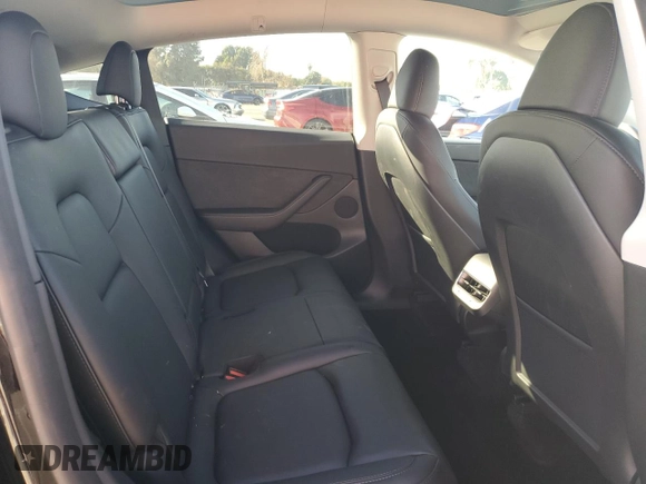 2024 Tesla Model Y Long Range z VIN 7SAYGAEE2RF075681, wystawiony jako Copart lot #86433524 z przebiegiem 18 640 mil mil oraz Szkoda całkowita • Salvage title. Historia ofert i sprzedaży dostępna na DreamBid. Obrazek 11.