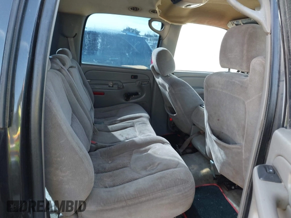 2004 Chevrolet Suburban LS with VIN 3GNEC16Z64G205467, listed as a IAAI auction lot 41294298 with 224,439 mi miles. Bid and sale history available at carsss.com. Image 8.