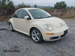 2007 Volkswagen New Beetle Coupe with VIN 3VWSW31C87M515222, listed as a IAAI auction lot 41656178 with 100,186 mi miles. Bid and sale history available at carsss.com. Image 1.