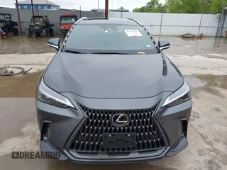 2024 Lexus NX 250 Premium z VIN 2T2GDCAZ7RC015465, wystawiony jako IAAI lot #42171196 z przebiegiem 14 322 mil mil oraz . Historia ofert i sprzedaży dostępna na DreamBid. Obrazek 20.