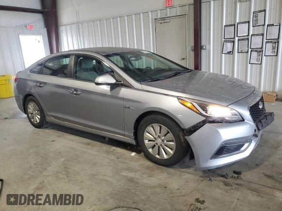 2017 Hyundai Sonata Hybrid SE with VIN KMHE24L19HA048576, listed as a Copart auction lot 53164213 with 101,715 mi miles. Bid and sale history available at carsss.com. Image 4.