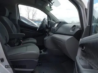 2015 Nissan NV200 SV with VIN 3N6CM0KN3FK701947, listed as a IAAI auction lot 42022905 with 35,282 mi miles. Bid and sale history available at carsss.com. Image 5.