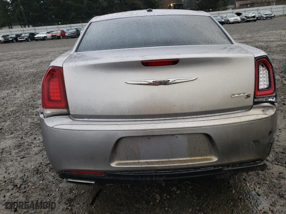 2015 Chrysler 300 with VIN 2C3CCABG5FH853183, listed as a Copart auction lot 89272045 with 121,127 mi miles and Salvage Title. Bid and sale history available at carsss.com. Image 6.