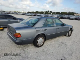 1993 Mercedes-Benz E Class with VIN WDBEA32E0PB963118, listed as a Copart auction lot 45243905 with 154,121 mi miles and Clean Title. Bid and sale history available at carsss.com. Image 3.