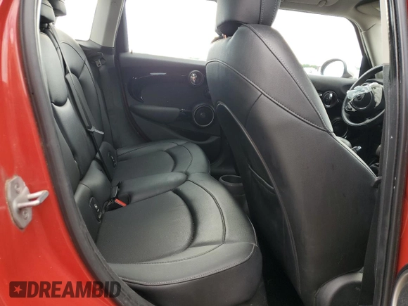 2015 MINI Hardtop 4 Door S z VIN WMWXU3C54F2B57314, wystawiony jako Copart lot #56327705 z przebiegiem 89 986 mil mil oraz Szkody całkowita. Historia ofert i sprzedaży dostępna na DreamBid. Obrazek 10.