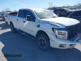 2017 Nissan Titan Pro-4X z VIN 1N6BA1F40HN565382, wystawiony jako IAAI lot #41811082 z przebiegiem 100 824 mil mil oraz . Historia ofert i sprzedaży dostępna na DreamBid. Obrazek 1.