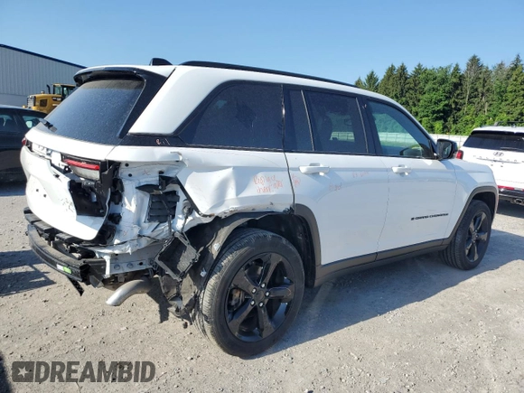 2024 Jeep Grand Cherokee Altitude X with VIN 1C4RJHAG2RC233758, listed as a Copart auction lot 61833885 with 4,492 mi miles and Salvage title. Bid and sale history available at DreamBid. Image 3.