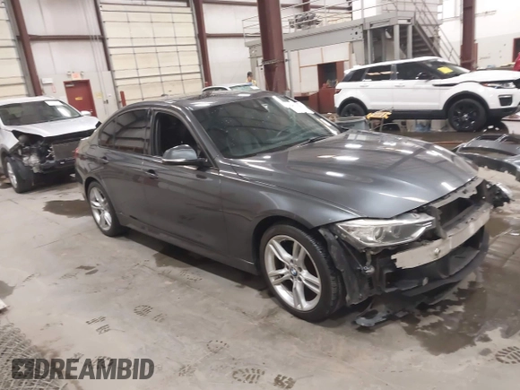 2013 BMW 3 Series 328i xDrive z VIN WBA3B3C55DJ812164, wystawiony jako IAAI lot #42473028 z przebiegiem 140 928 mil mil oraz . Historia ofert i sprzedaży dostępna na DreamBid. Obrazek 1.