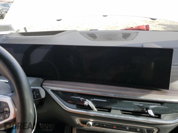 2024 BMW X5 xDrive40i z VIN 5UX23EU05R9U48829, wystawiony jako Copart lot #49902435 z przebiegiem Nie podano mil oraz Szkody całkowita. Historia ofert i sprzedaży dostępna na DreamBid. Obrazek 9.