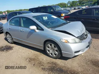 2009 Honda Civic LX z VIN 2HGFA165X9H540160, wystawiony jako IAAI lot #42389457 z przebiegiem 71 737 mil mil oraz . Historia ofert i sprzedaży dostępna na DreamBid. Obrazek 1.