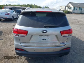 2018 Kia Sorento LX with VIN 5XYPGDA3XJG427112, listed as a IAAI auction lot 40303681 with 170,443 mi miles. Bid and sale history available at carsss.com. Image 16.