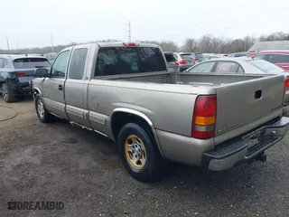 2000 Chevrolet Silverado 1500 LS with VIN 2GCEC19T1Y1380448, listed as a IAAI auction lot 41551018 with 236,697 mi miles. Bid and sale history available at carsss.com. Image 3.