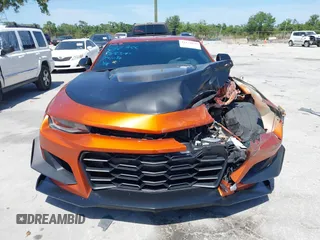 2023 Chevrolet Camaro ZL1 z VIN 1G1FK1R69P0104359, wystawiony jako IAAI lot #42124070 z przebiegiem 20 934 mil mil oraz . Historia ofert i sprzedaży dostępna na DreamBid. Obrazek 12.