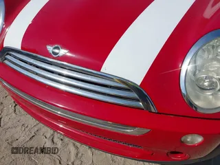 2006 MINI Hardtop with VIN WMWRC33506TK17012, listed as a IAAI auction lot 42076648 with 101,852 mi miles and . Bid and sale history available at DreamBid. Image 6.