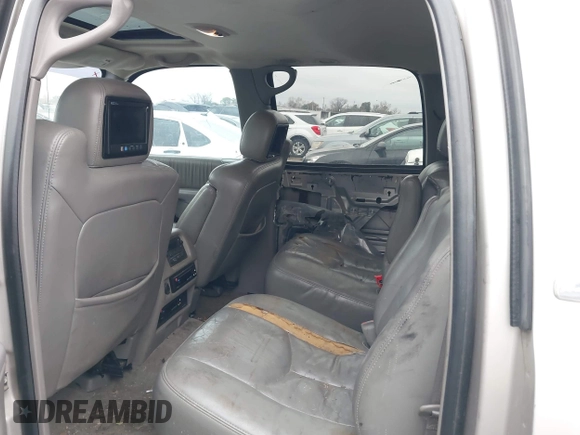 2005 Chevrolet Suburban LS with VIN 3GNEC16Z75G133051, listed as a IAAI auction lot 41415463 with 137,792 mi miles and . Bid and sale history available at DreamBid. Image 8.
