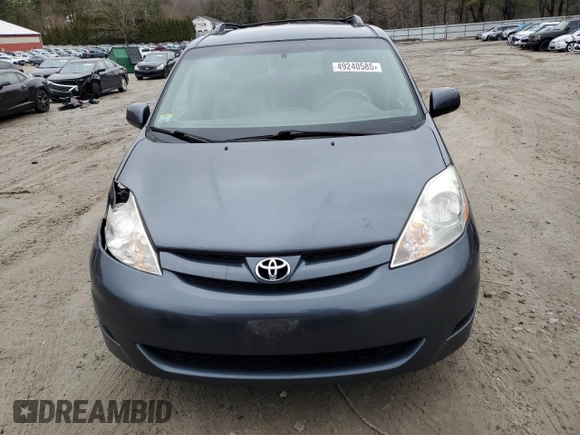 2010 Toyota Sienna XLE z VIN 5TDDK4CC2AS033041, wystawiony jako Copart lot #49240585 z przebiegiem 171 315 mil mil oraz Czysty tytuł • Clean title. Historia ofert i sprzedaży dostępna na DreamBid. Obrazek 5.