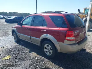 2005 Kia Sorento LX with VIN KNDJD733755477137, listed as a IAAI auction lot 41809893 with 162,236 mi miles. Bid and sale history available at carsss.com. Image 3.