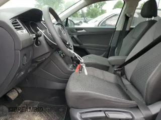 2021 Volkswagen Tiguan S z VIN 3VV1B7AX5MM062422, wystawiony jako Copart lot #54876425 z przebiegiem 114 550 mil mil oraz Nie do naprawy • Non repairable. Historia ofert i sprzedaży dostępna na DreamBid. Obrazek 7.