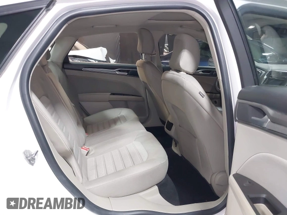 2020 Ford Fusion SE z VIN 3FA6P0LU8LR142370, wystawiony jako IAAI lot #42457342 z przebiegiem 53 808 mil mil oraz . Historia ofert i sprzedaży dostępna na DreamBid. Obrazek 8.