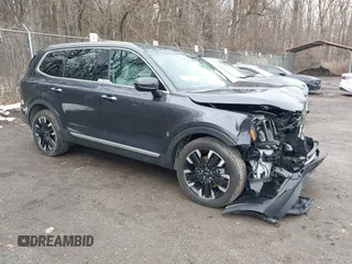2025 Kia Telluride SX-Prestige X-Line z VIN 5XYP5DGC9SG585777, wystawiony jako IAAI lot #41475659 z przebiegiem 2 978 mil mil oraz . Historia ofert i sprzedaży dostępna na DreamBid. Obrazek 1.