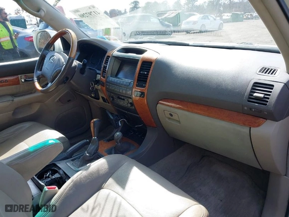 2004 Lexus GX 470 with VIN JTJBT20X940034840, listed as a IAAI auction lot 41797280 with 204,087 mi miles. Bid and sale history available at carsss.com. Image 5.