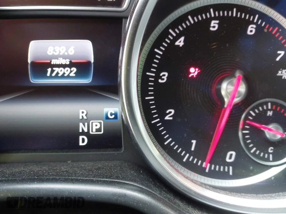 2019 Mercedes-Benz GLE 400 z VIN 4JGDA5GB2KB216941, wystawiony jako IAAI lot #42276714 z przebiegiem 17 992 mil mil oraz . Historia ofert i sprzedaży dostępna na DreamBid. Obrazek 16.