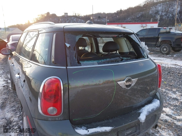 2013 MINI Cooper Countryman with VIN WMWZB3C58DWM31146, listed as a IAAI auction lot 41423661 with 97,505 mi miles. Bid and sale history available at carsss.com. Image 6.